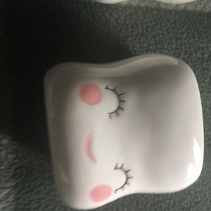 Marshmallow cup pairs well with Rae Dunn